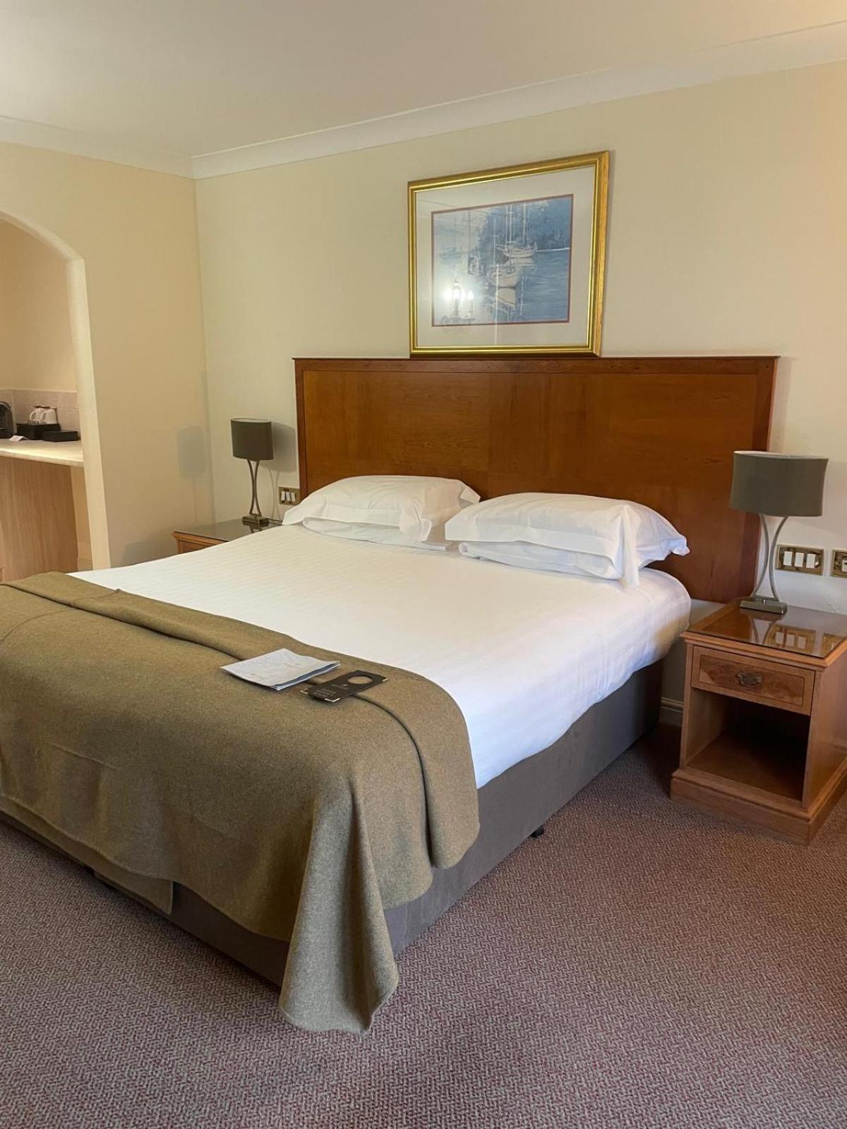 Macdonald Elmers Court Hotel Лимингтон Экстерьер фото
