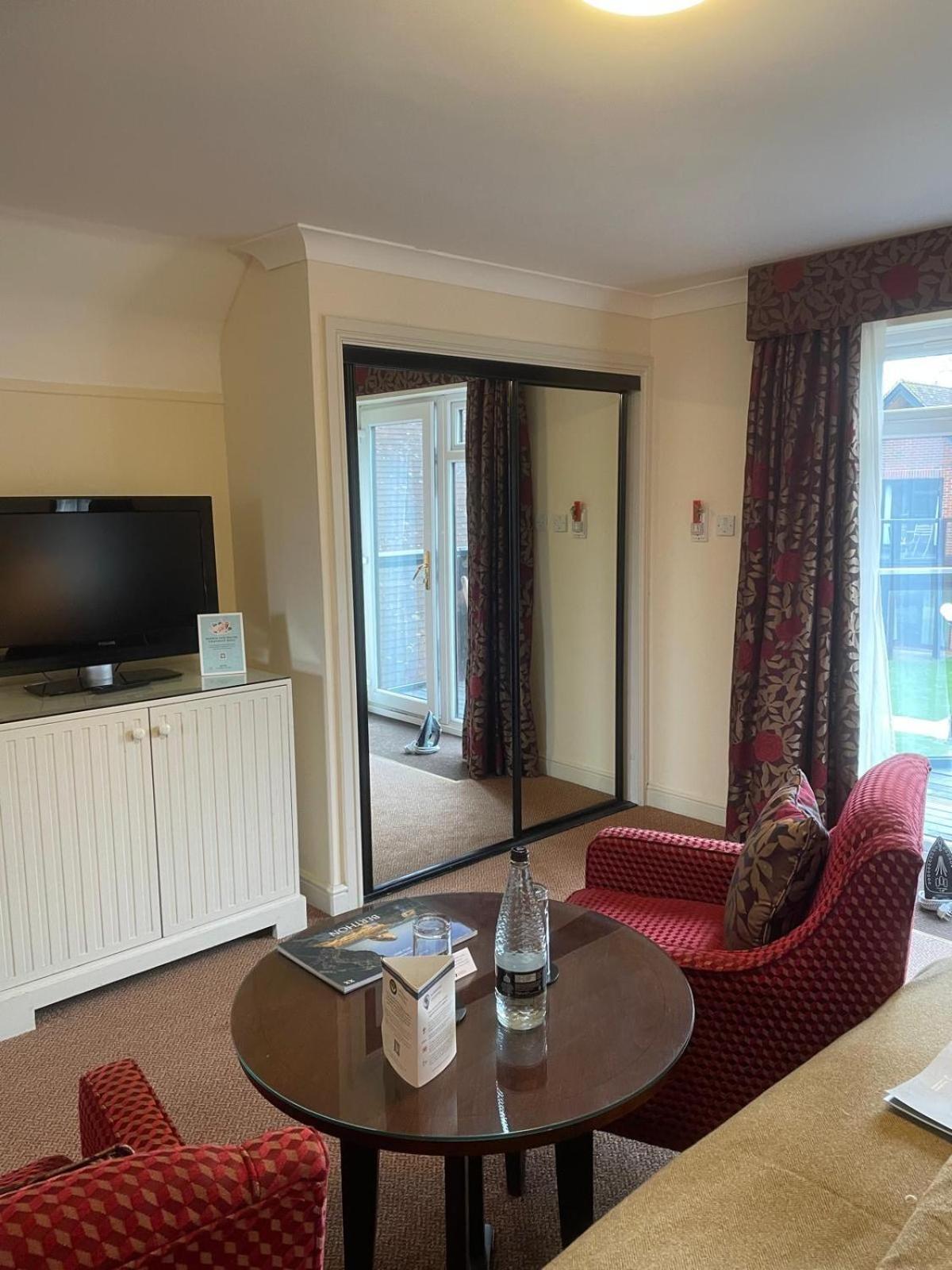 Macdonald Elmers Court Hotel Лимингтон Экстерьер фото
