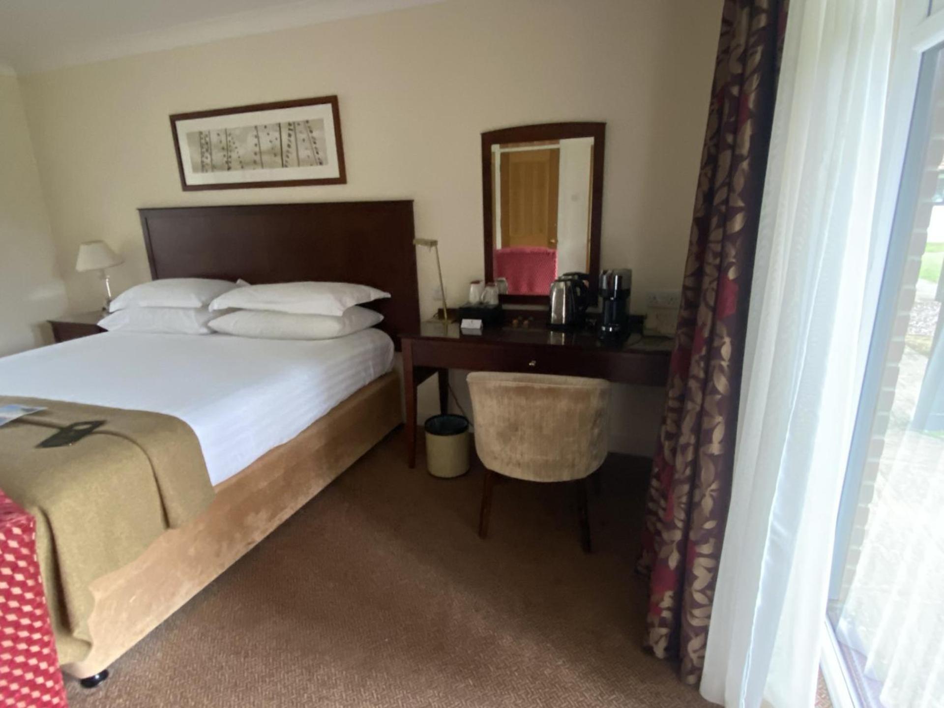 Macdonald Elmers Court Hotel Лимингтон Экстерьер фото