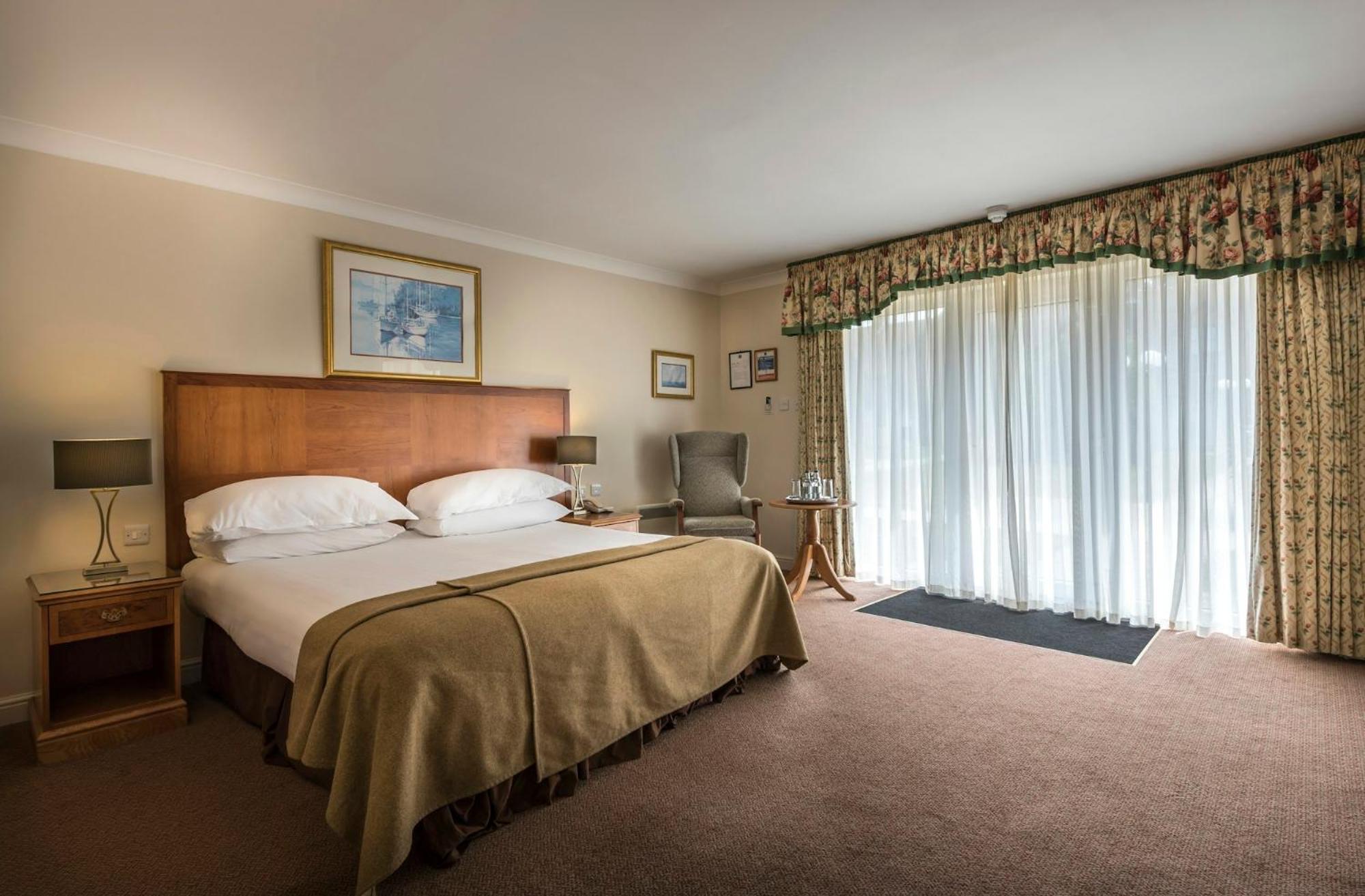 Macdonald Elmers Court Hotel Лимингтон Экстерьер фото